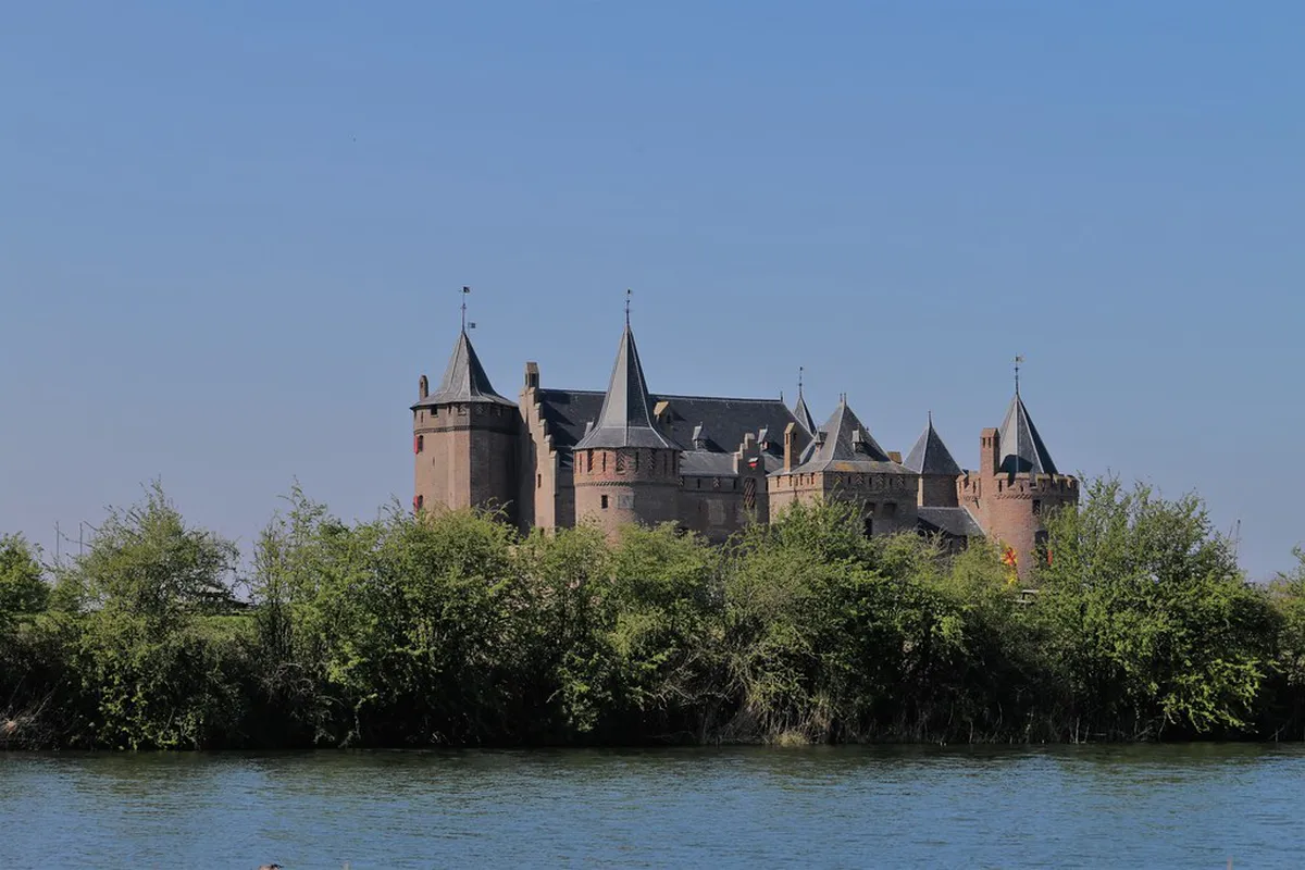 How to Tour the Old Villavicencio Hotel Grounds