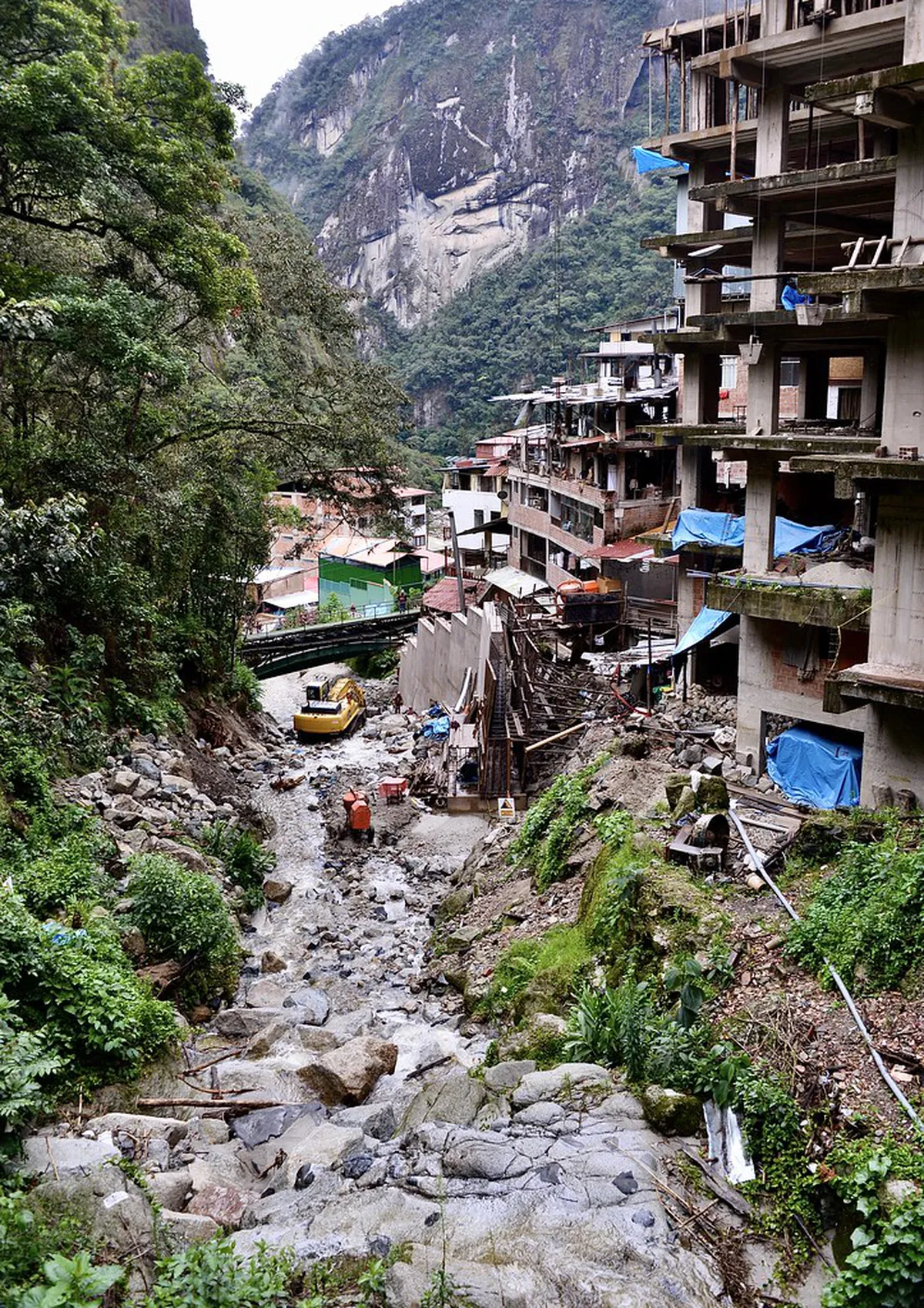 Hike the Alcamayo Waterfalls Hiking Trail: A Local Guide