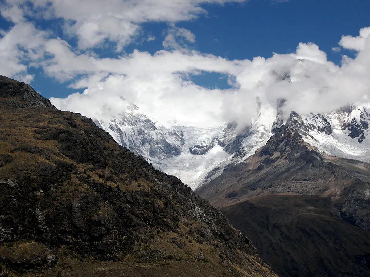 10 Amazing Spots for Huaraz Hiking for Beginners