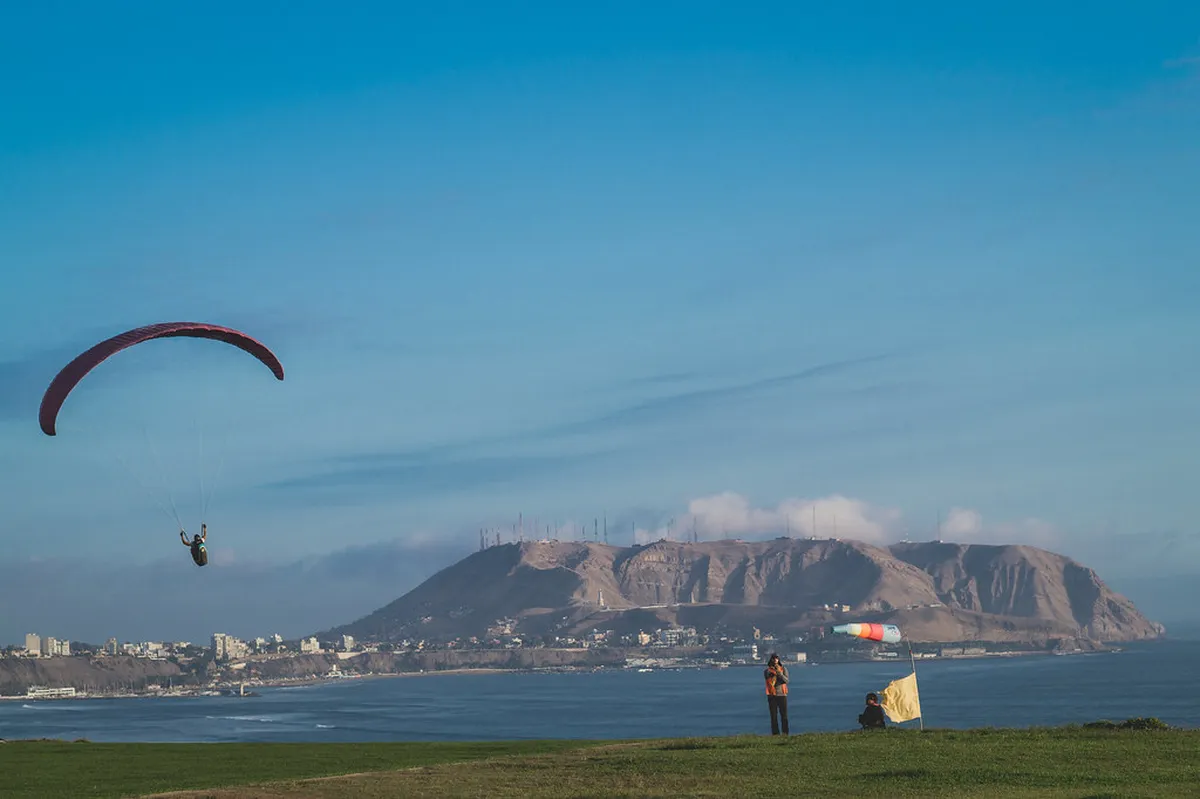 Paragliding in Miraflores Lima Peru: Top 12 Thrills