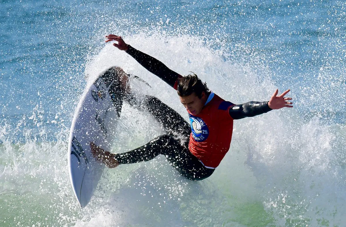 Best Kite Surfing Schools for Beginners in Máncora: 2026 Guide