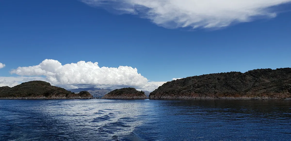 Uros Floating Islands Visit: Honest 2026 Review & Tips