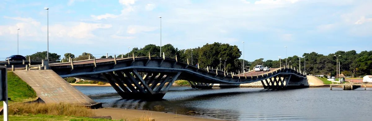 La Barra Wavy Bridge Guide: 10 Best Things to Do
