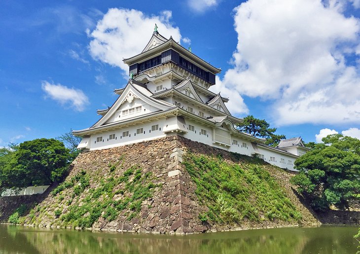 1. Fukuoka Castle Ruins: A Glimpse into Feudal Japan 1. Fukuoka Castle Ruins: A Glimpse into Feudal Japan